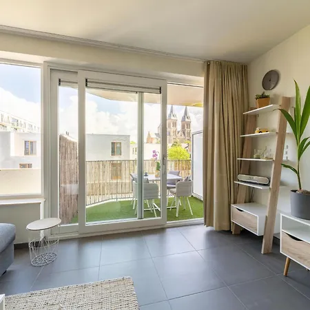 Apartment Cozy 2-room In The Center Of *